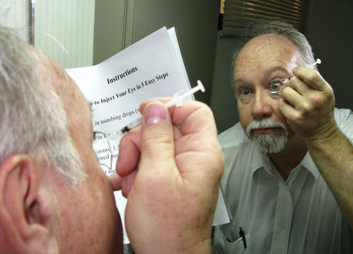 Intraocular Self injection
The treatment of wet macular degeneration was revolutionized in late 2013 when Geneneron introduced its innovative and inexpensive take-home kit.  Now, millions of patients around the world treat themselves on a PRN basis, using instructions written in 10 different languages.  


April Fool!
Võtmesõnad: Intraocular;self;injection;February2014